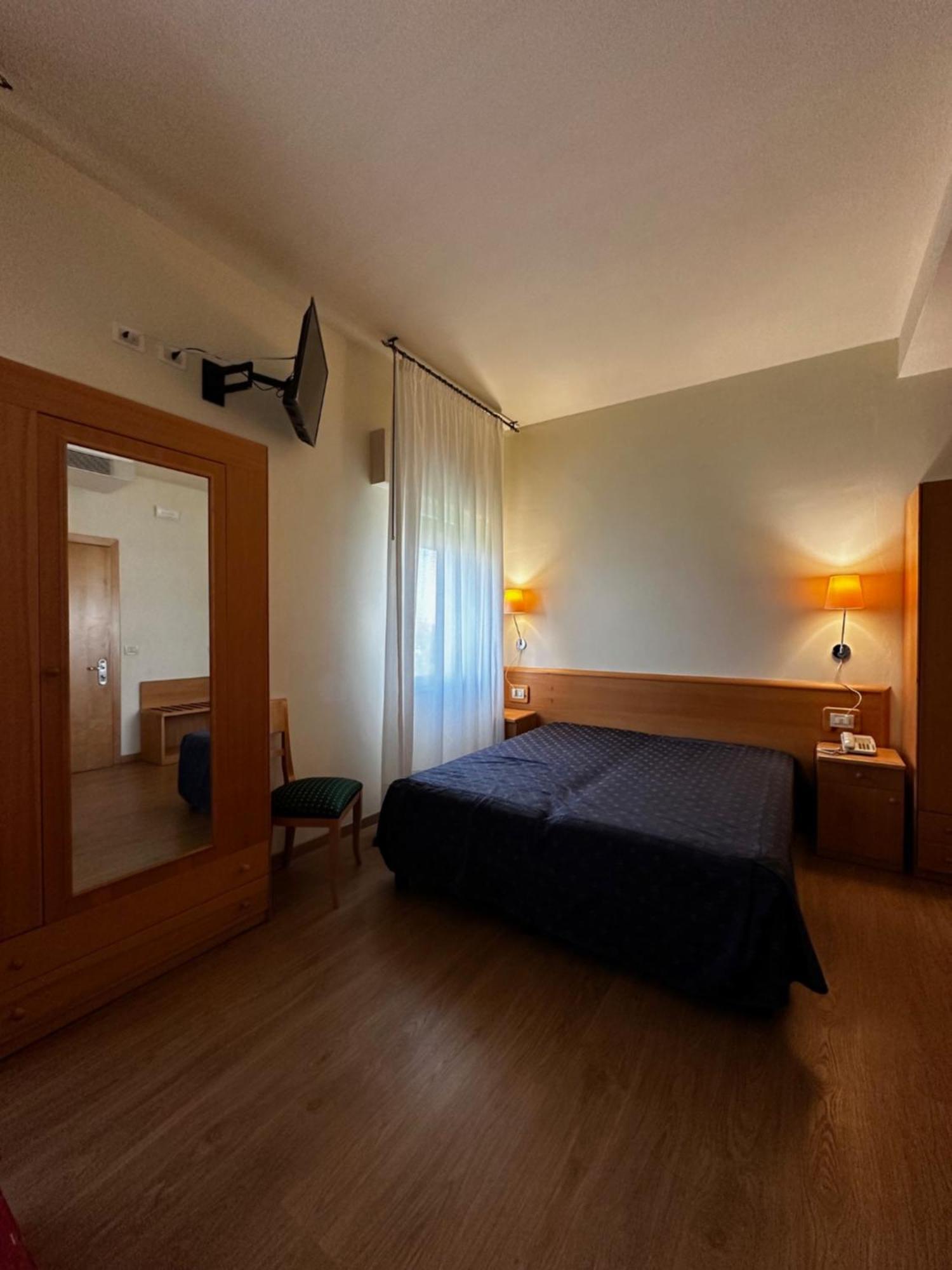 Hotel Ponte Molo ปอร์โตตอลเล ภายนอก รูปภาพ