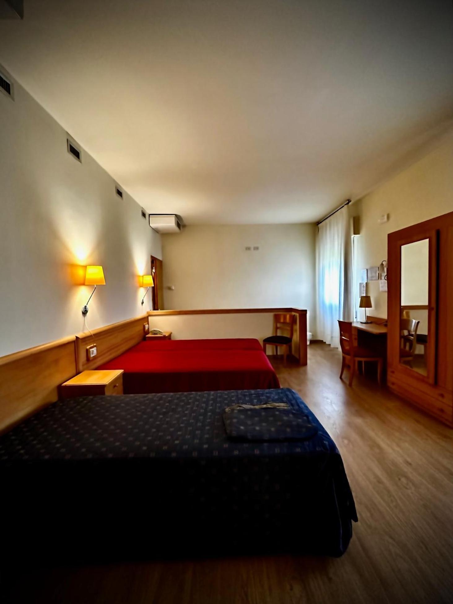 Hotel Ponte Molo ปอร์โตตอลเล ภายนอก รูปภาพ