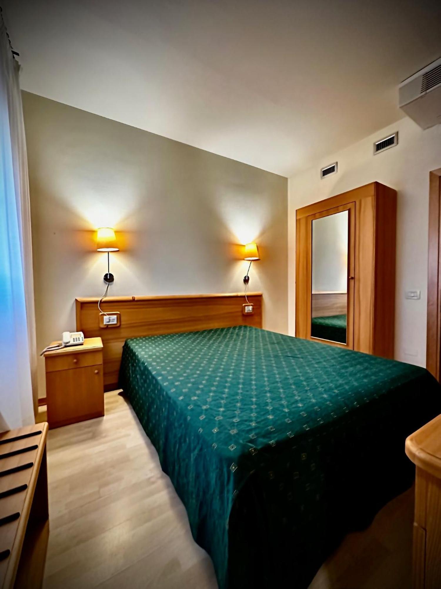 Hotel Ponte Molo ปอร์โตตอลเล ภายนอก รูปภาพ